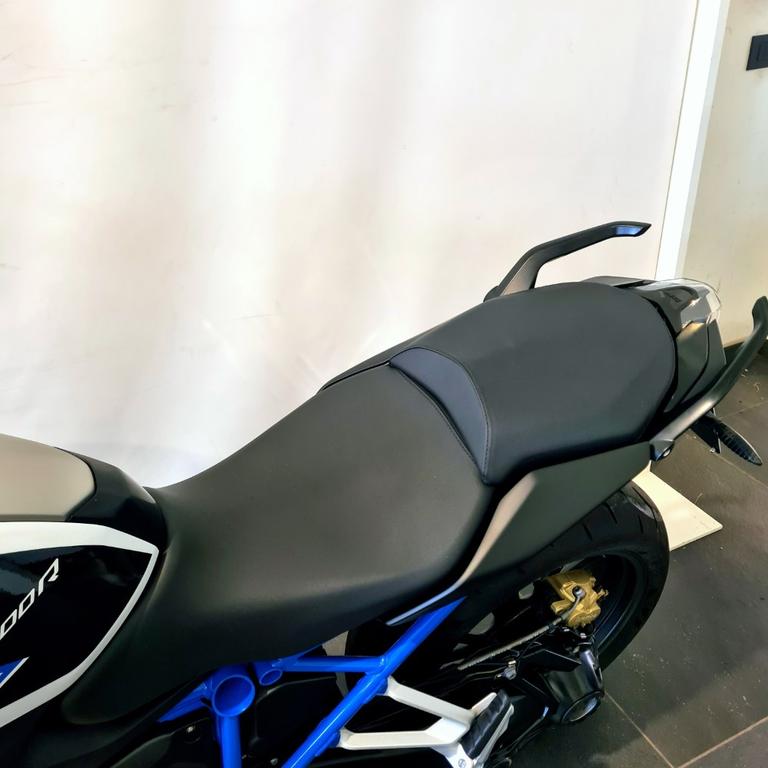 R 1200 R