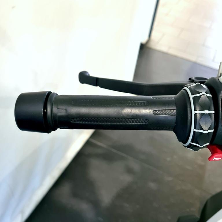 R 1200 R