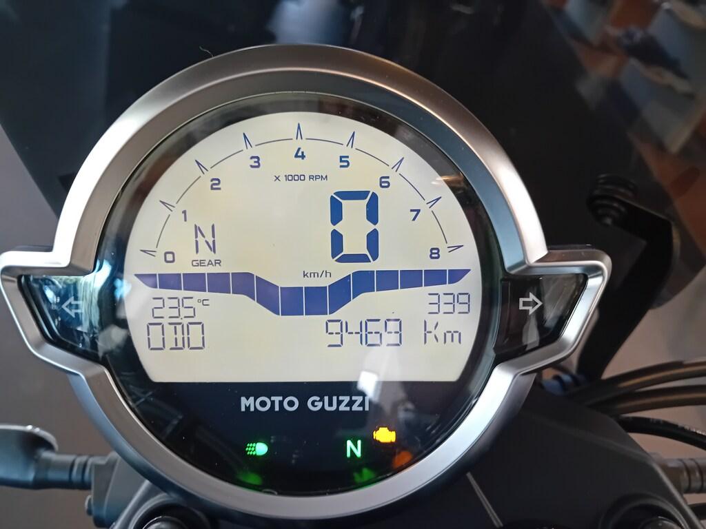 V7 850