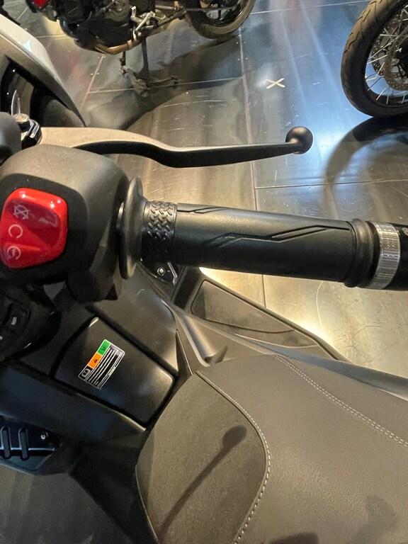 X-MAX 300