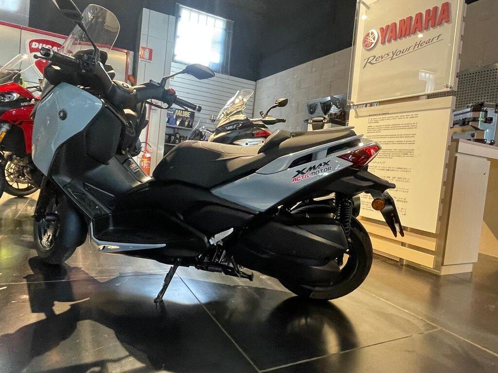 X-MAX 300