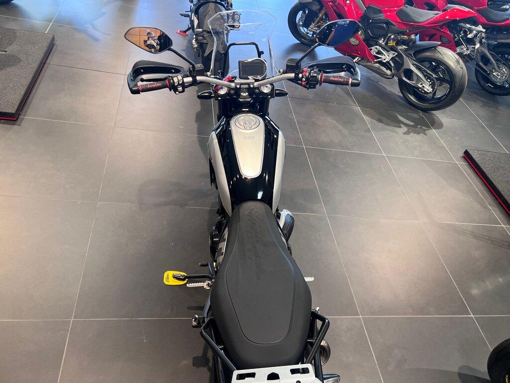 SCRAMBLER 800