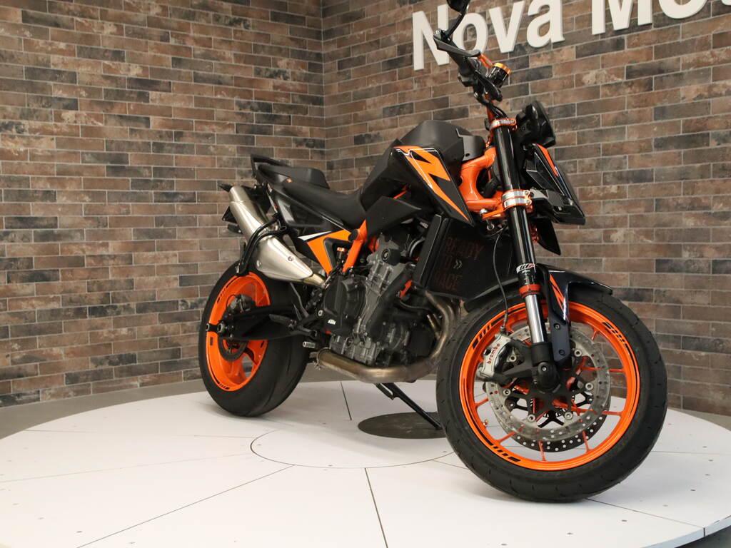 890 DUKE