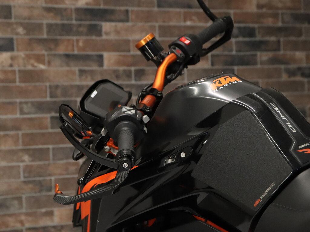 890 DUKE