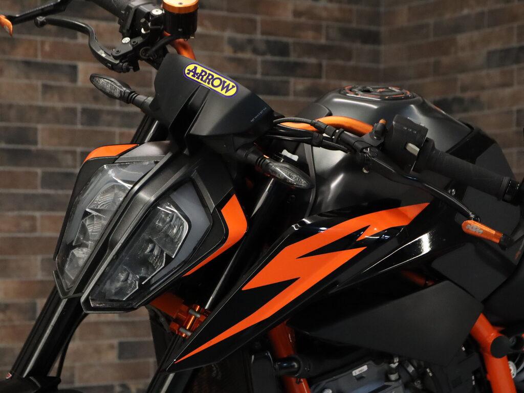 890 DUKE