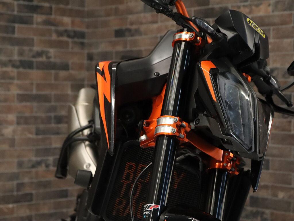 890 DUKE