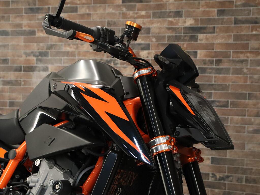 890 DUKE