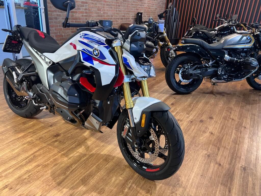 R 1300 R