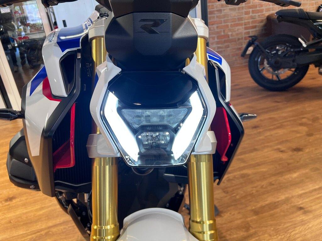 R 1300 R