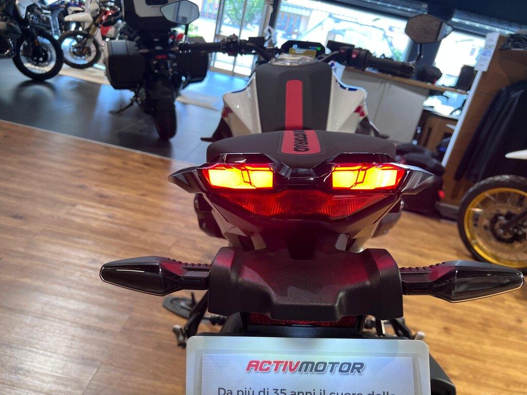 R 1300 R