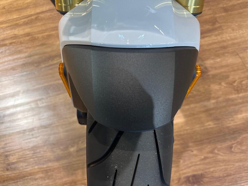 R 1300 R