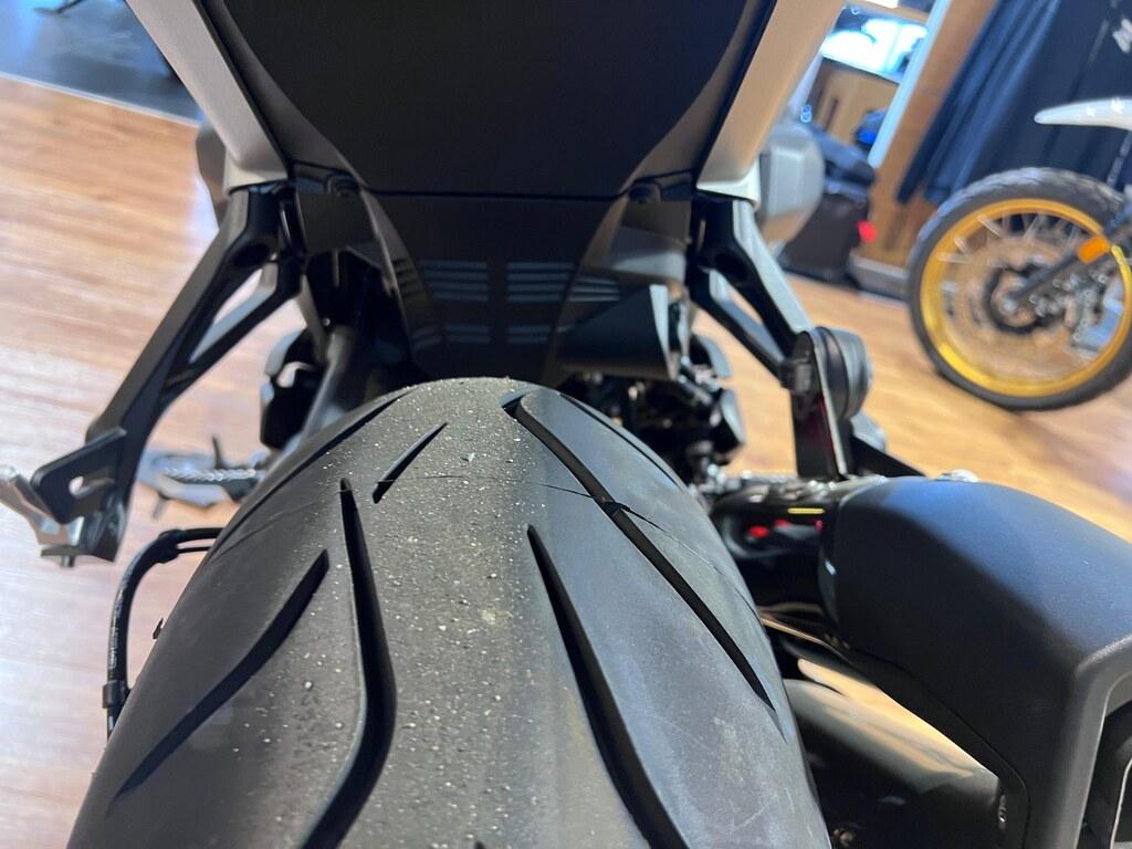 R 1300 R
