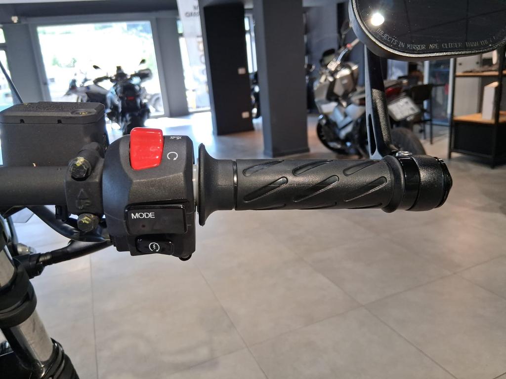 V7 850