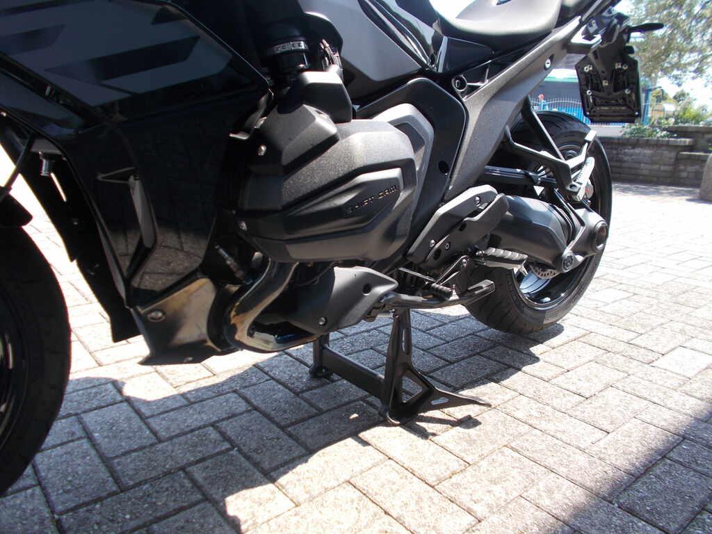 R 1300 RS