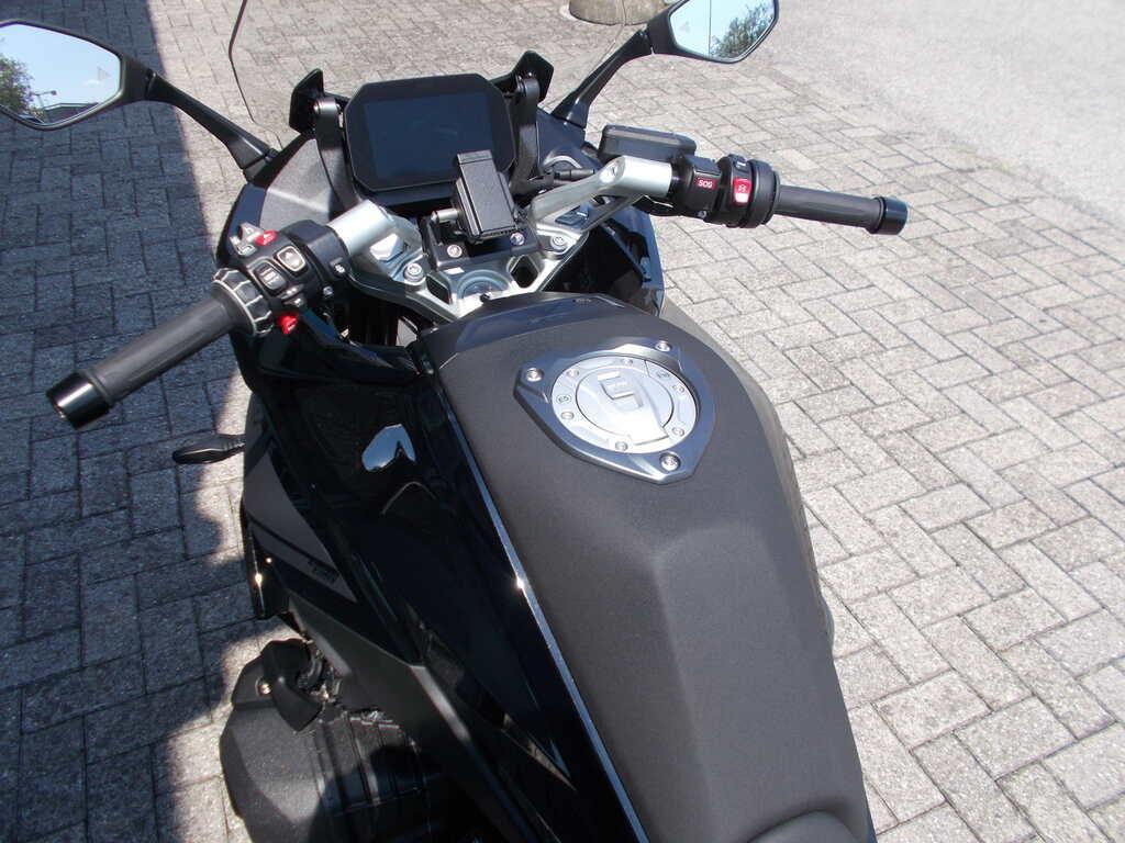 R 1300 RS
