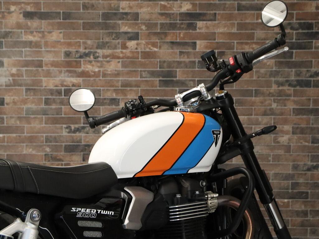 SPEED TWIN 900