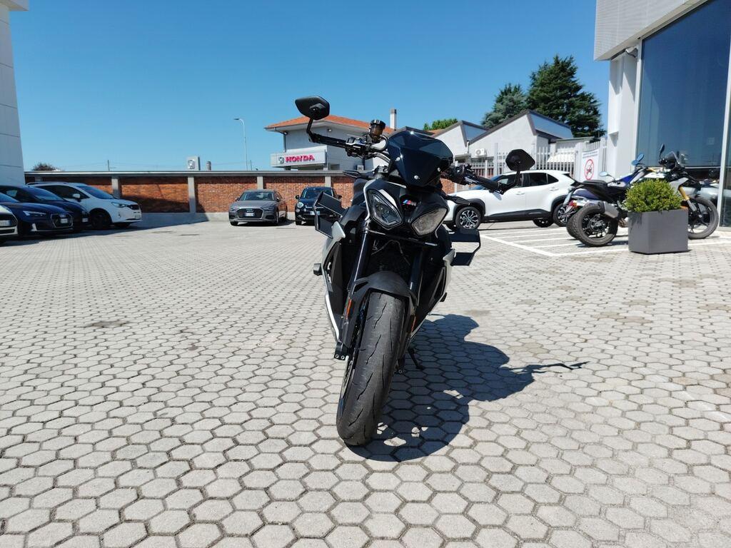 M 1000 R