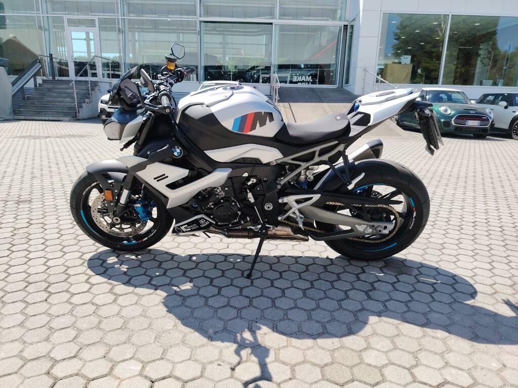 M 1000 R
