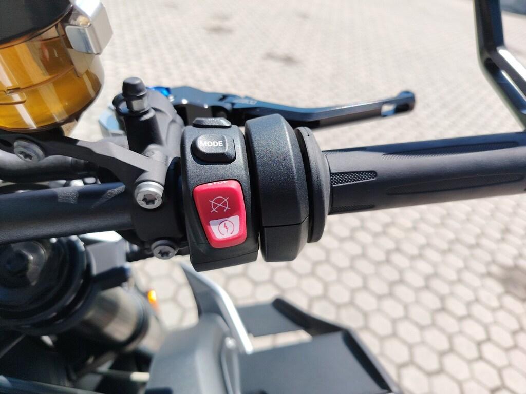 M 1000 R