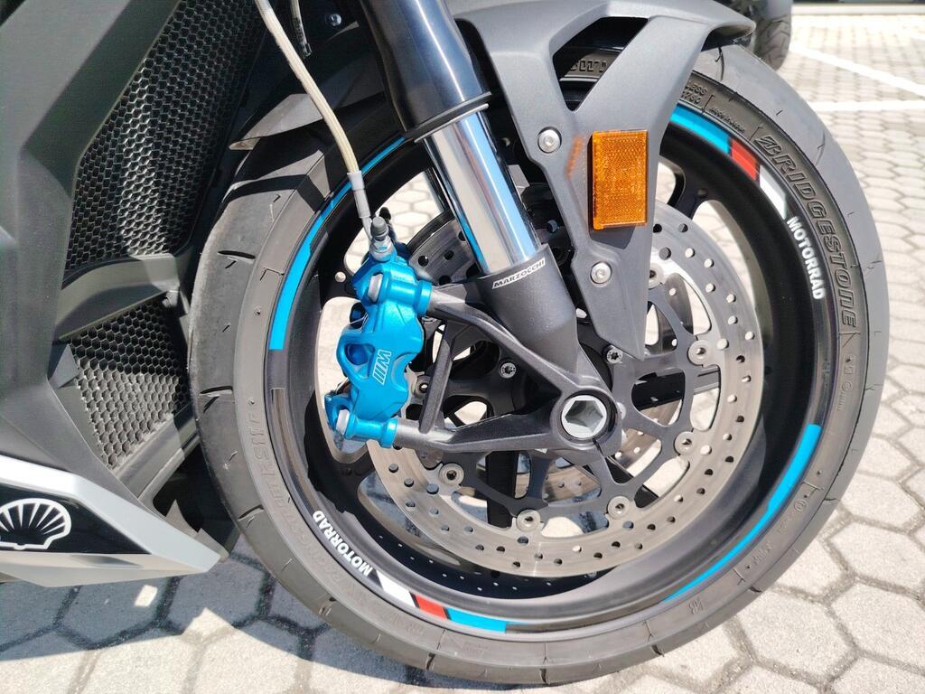M 1000 R