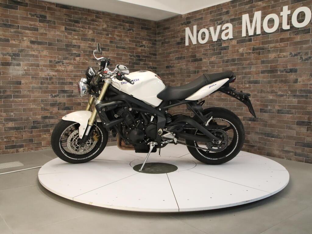 STREET TRIPLE 675