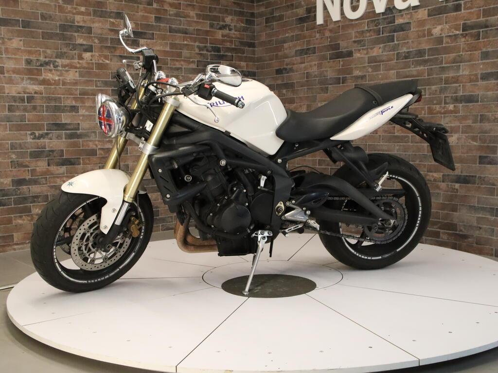 STREET TRIPLE 675