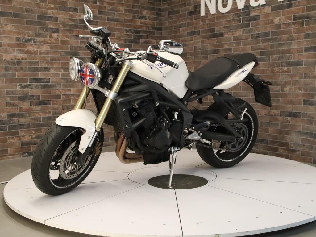 STREET TRIPLE 675