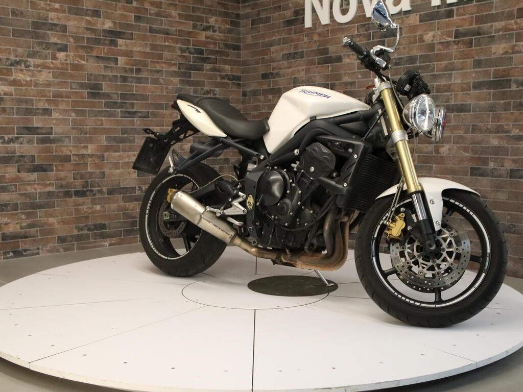 STREET TRIPLE 675