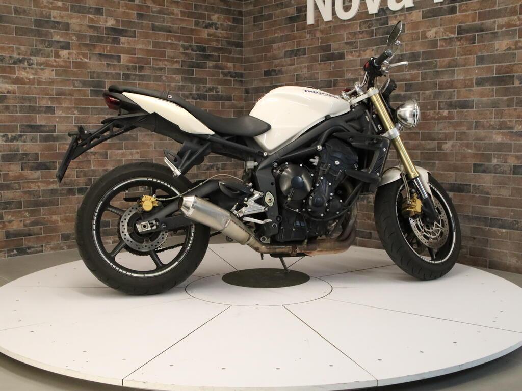 STREET TRIPLE 675