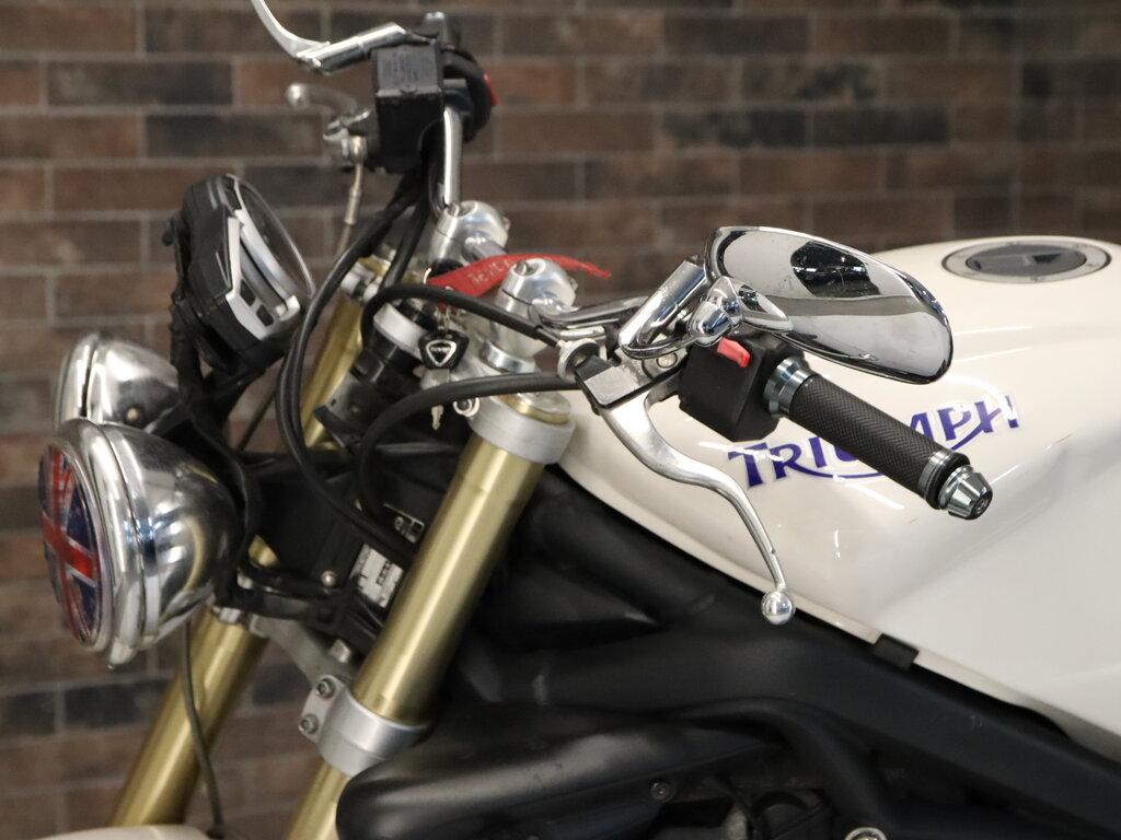 STREET TRIPLE 675