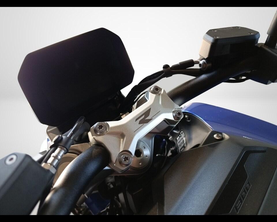 R 1300 R