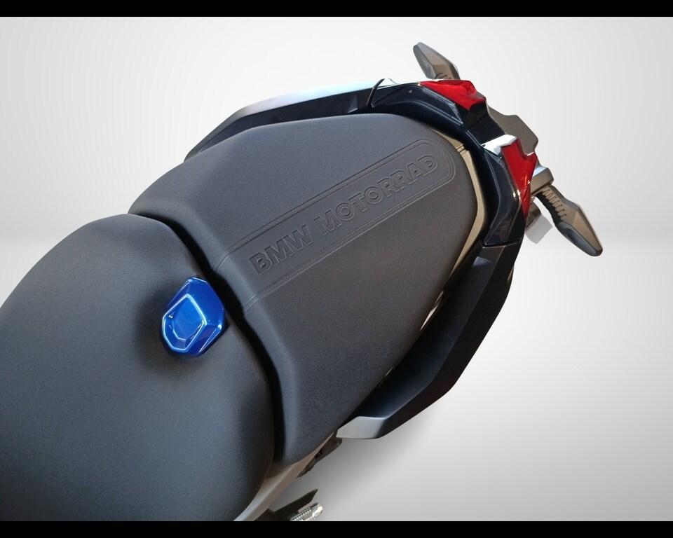 R 1300 R