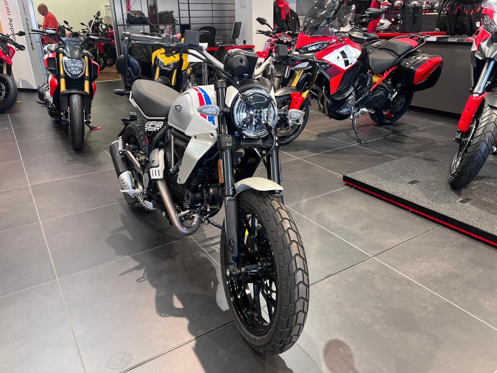 SCRAMBLER 800