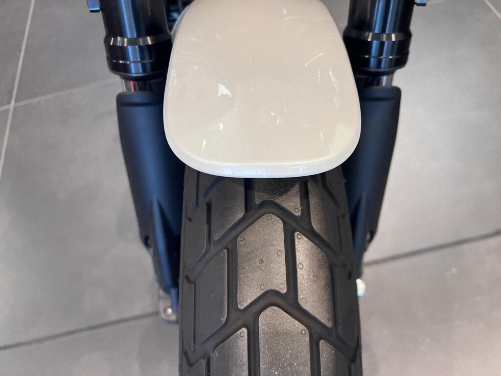 SCRAMBLER 800
