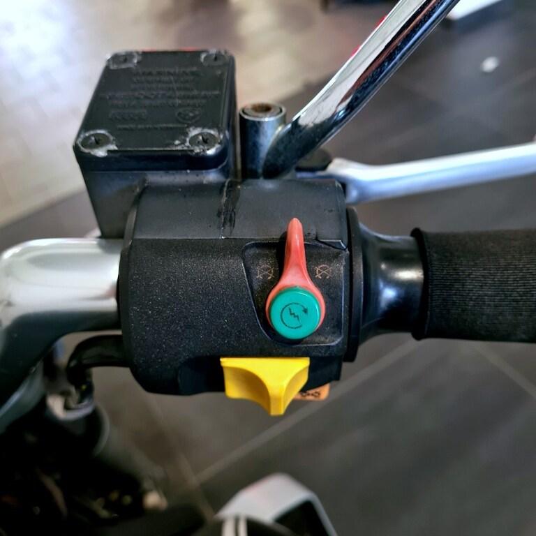 R 850 R