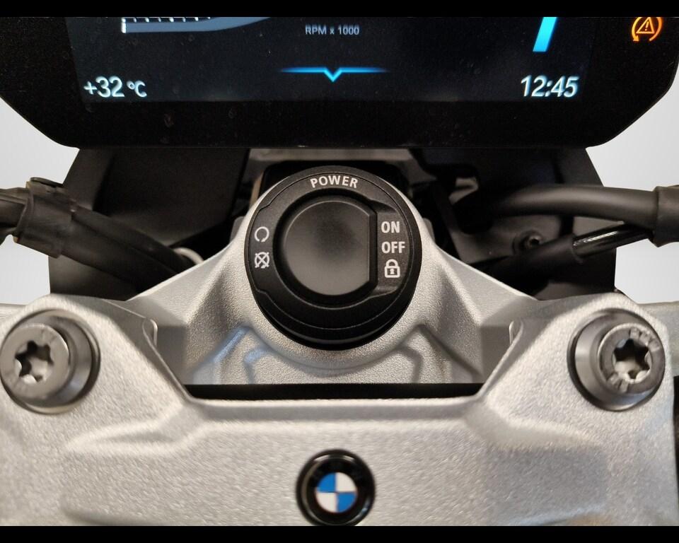 F 900 R