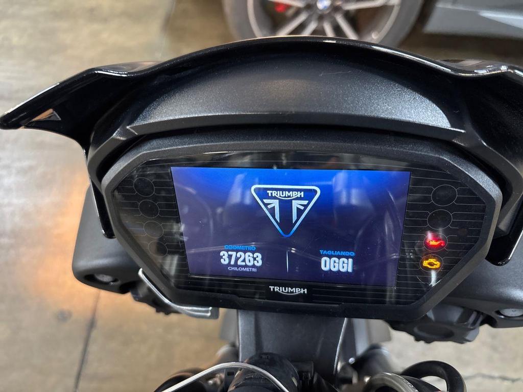 STREET TRIPLE 765