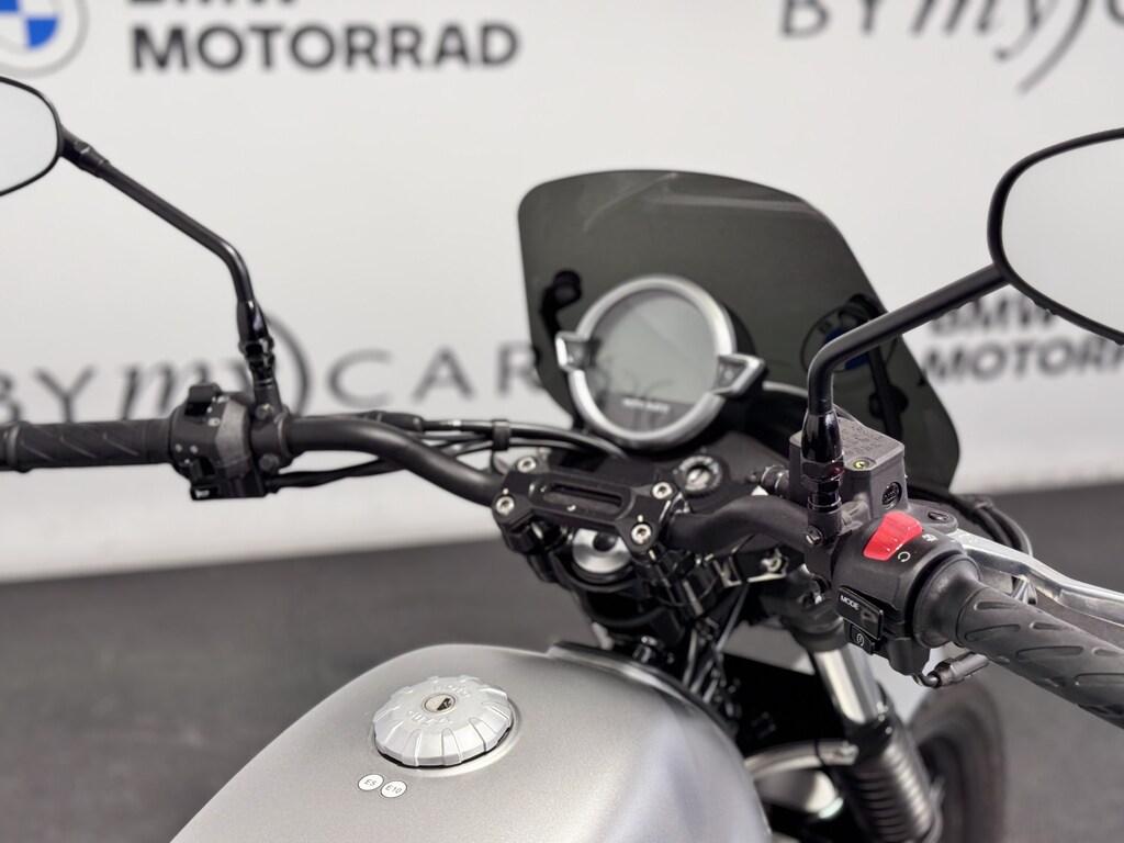 V7 850