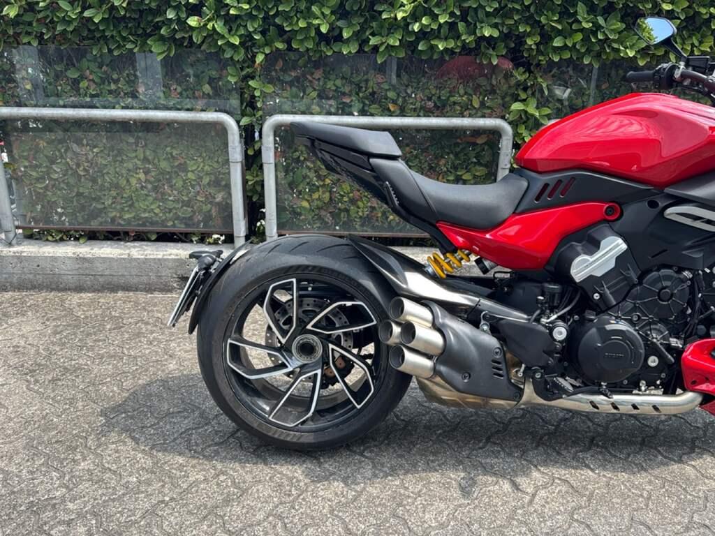 DIAVEL V4