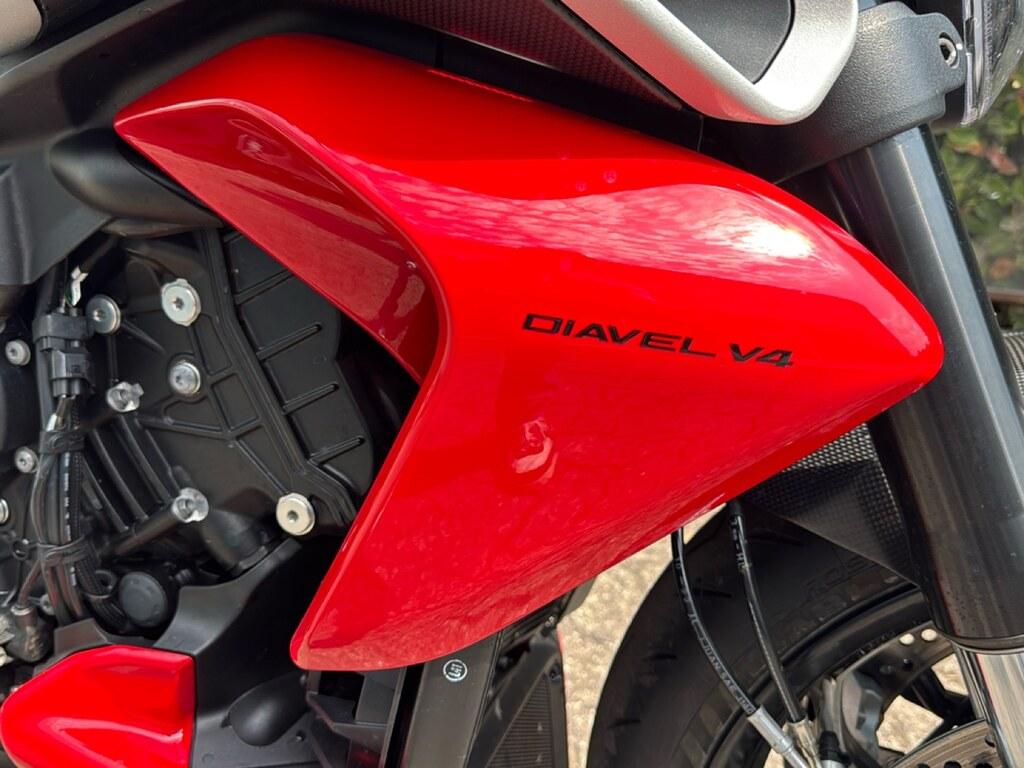 DIAVEL V4