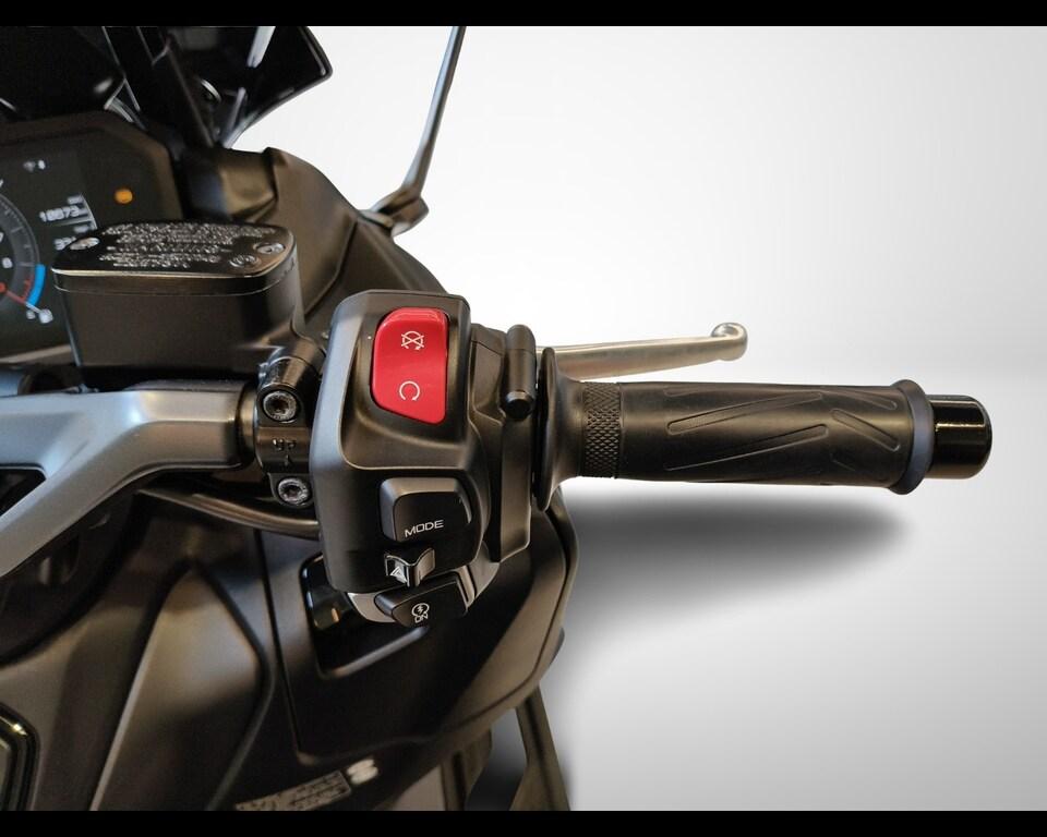 T-MAX 560