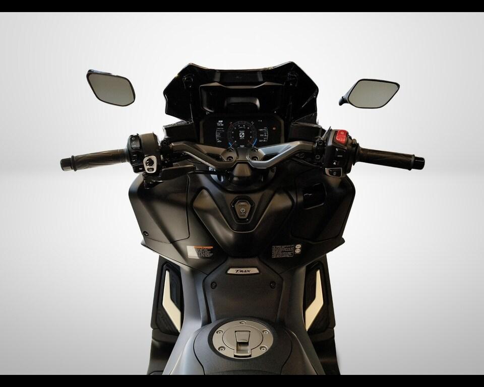 T-MAX 560