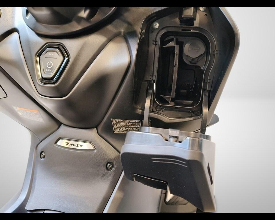 T-MAX 560