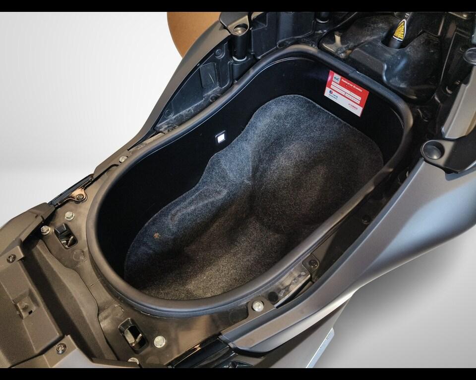 T-MAX 560