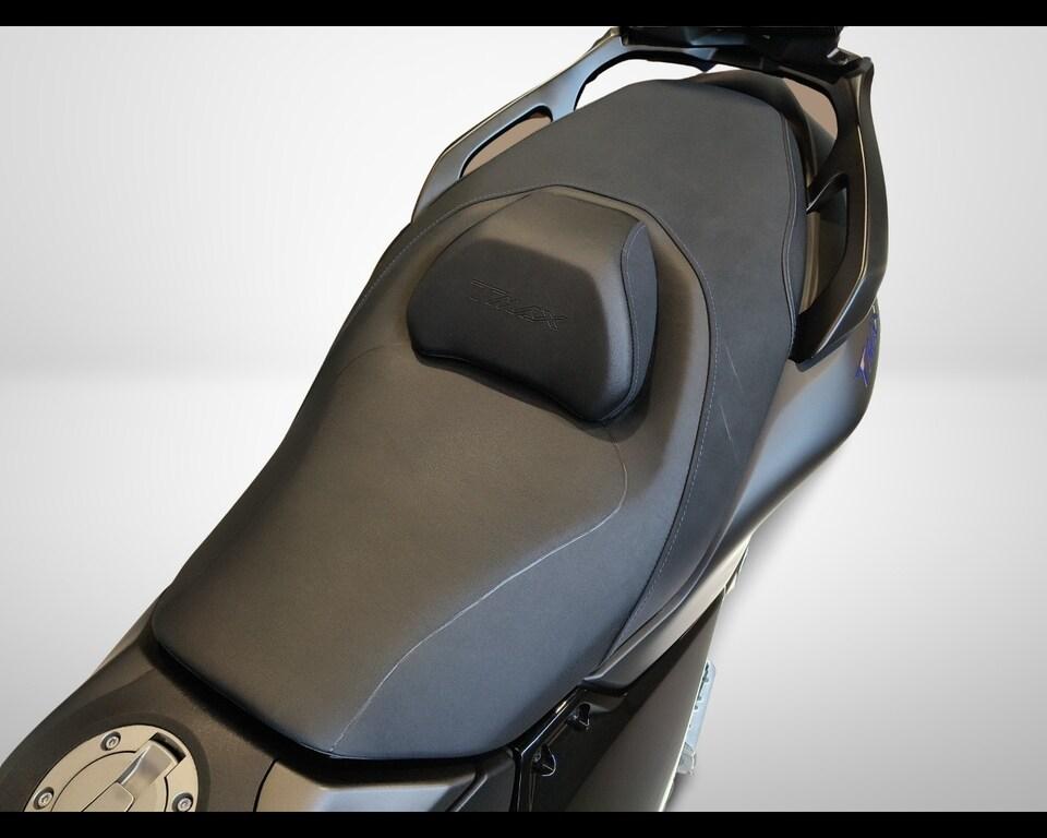 T-MAX 560