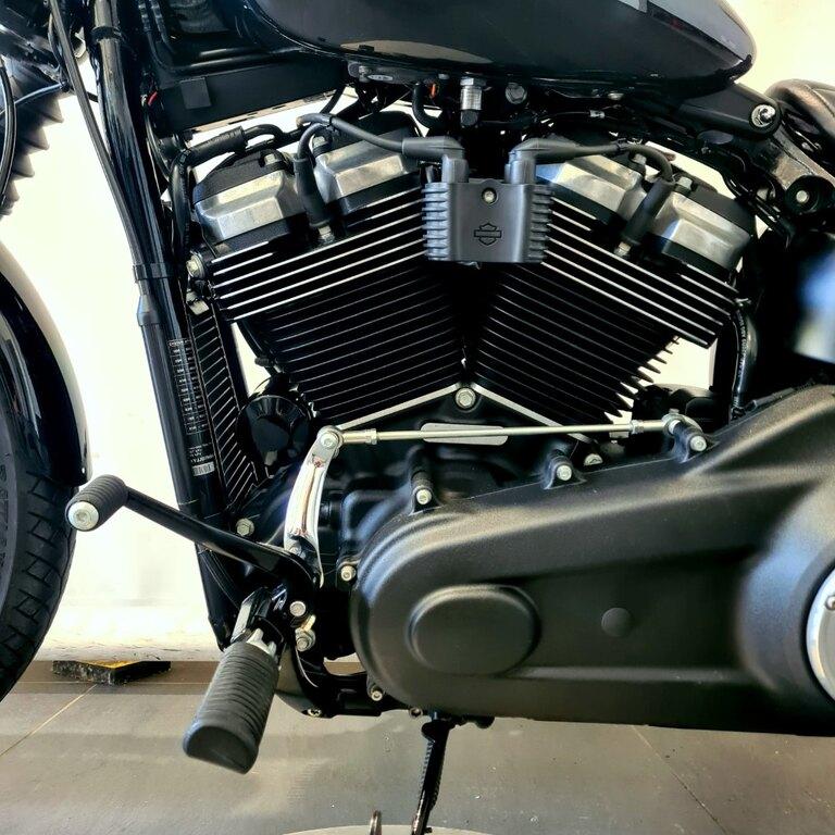 STREET BOB 1745