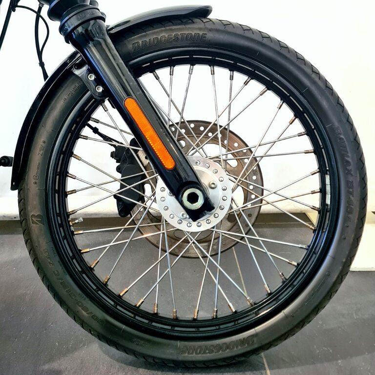 STREET BOB 1745
