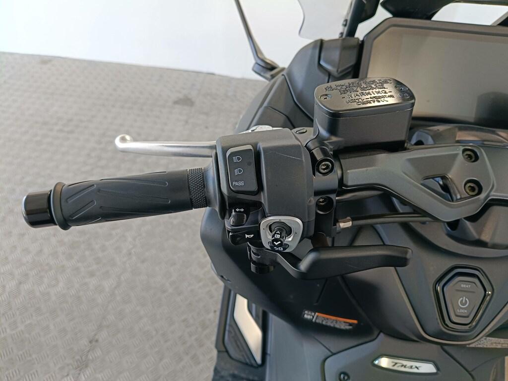 T-MAX 560