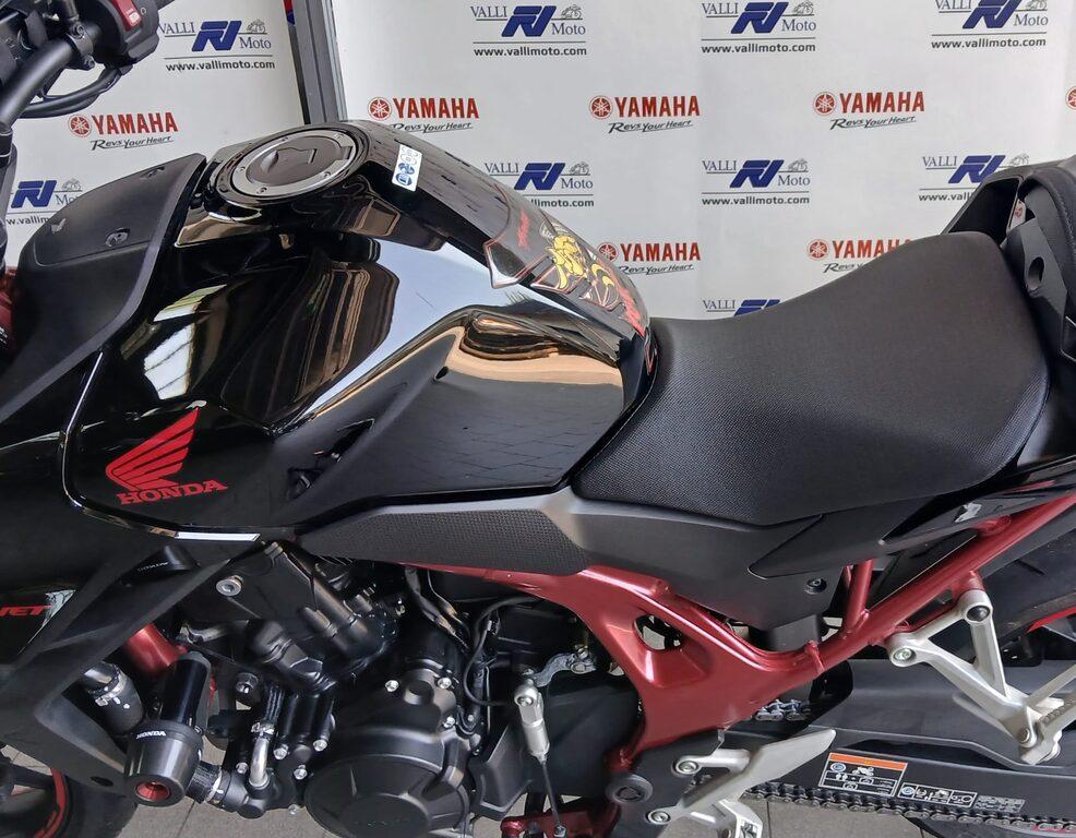 HORNET 750