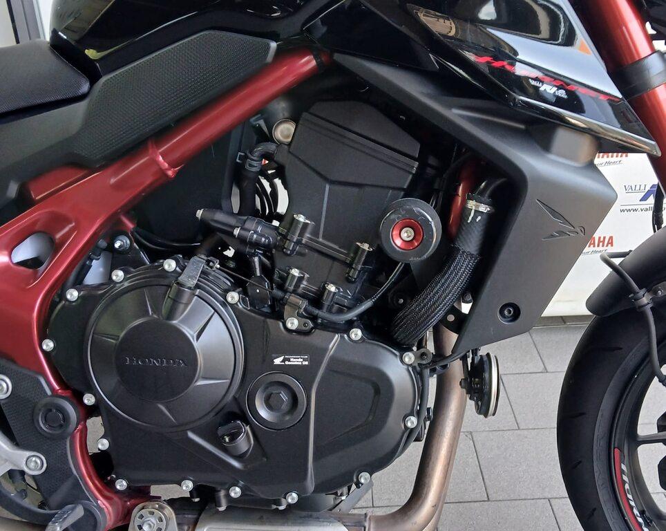 HORNET 750